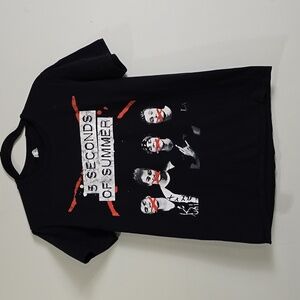 5 seconds of summer rock out with your socks out 2015 band tour tshirt